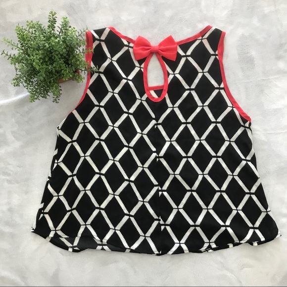 Pretty Red and Black Geometric Blouse - Picture 2 of 4